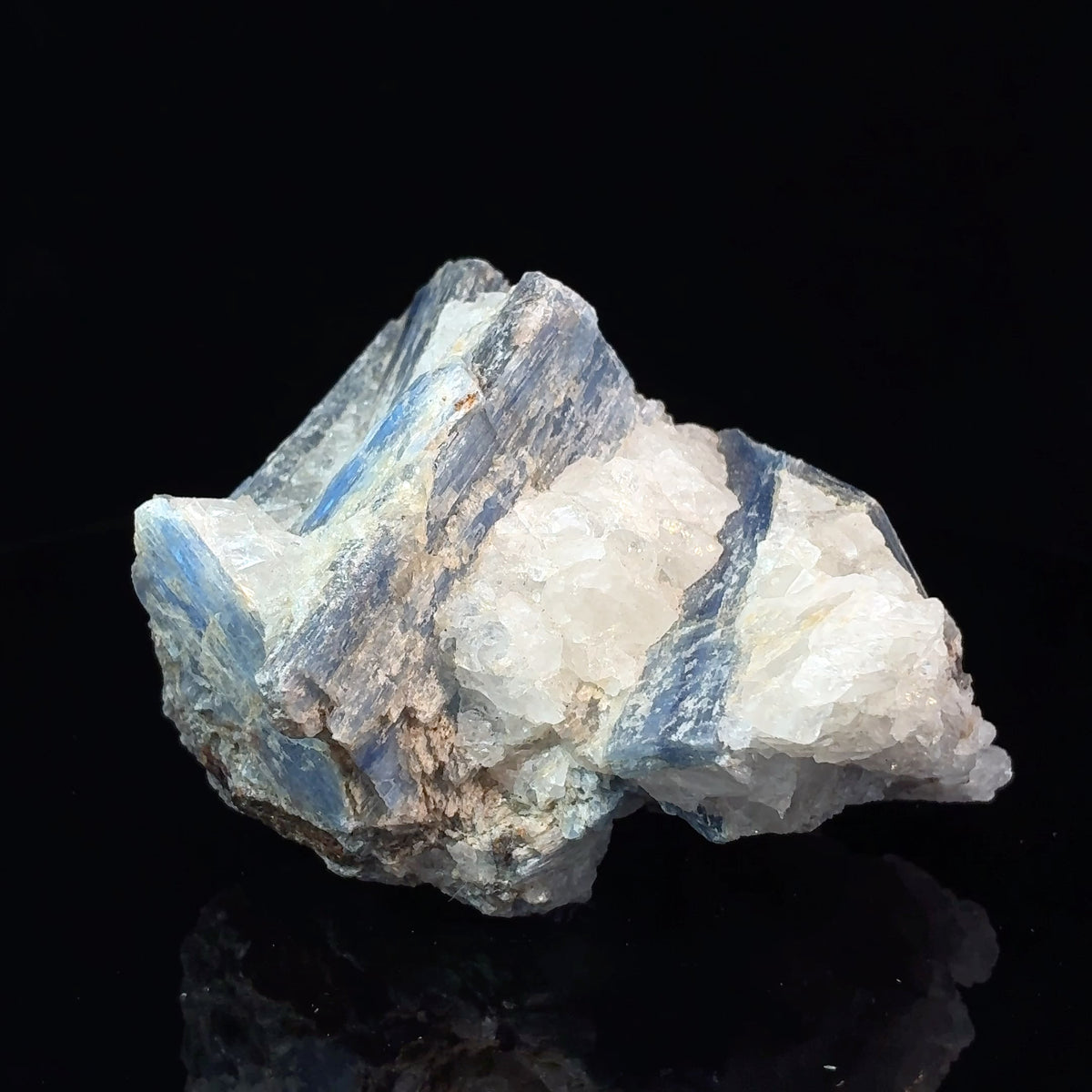 Natural blue kyanite with quartz mineral specimen from Brazil, 163 grams, measuring 66 x 54 x 48 mm