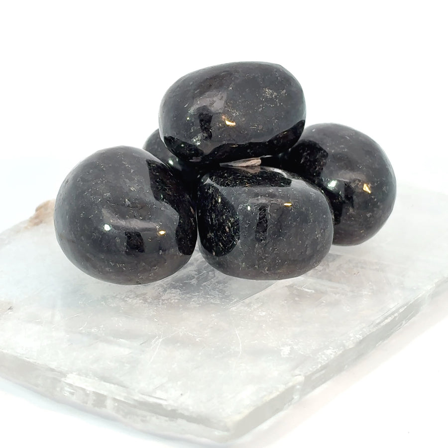 Tumbled Nuumite