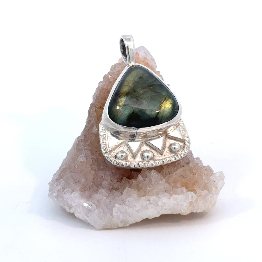 Southwestern labradorite pendant featuring vibrant blue flash and natural iridescence in an artisan handcrafted jewelry design.
