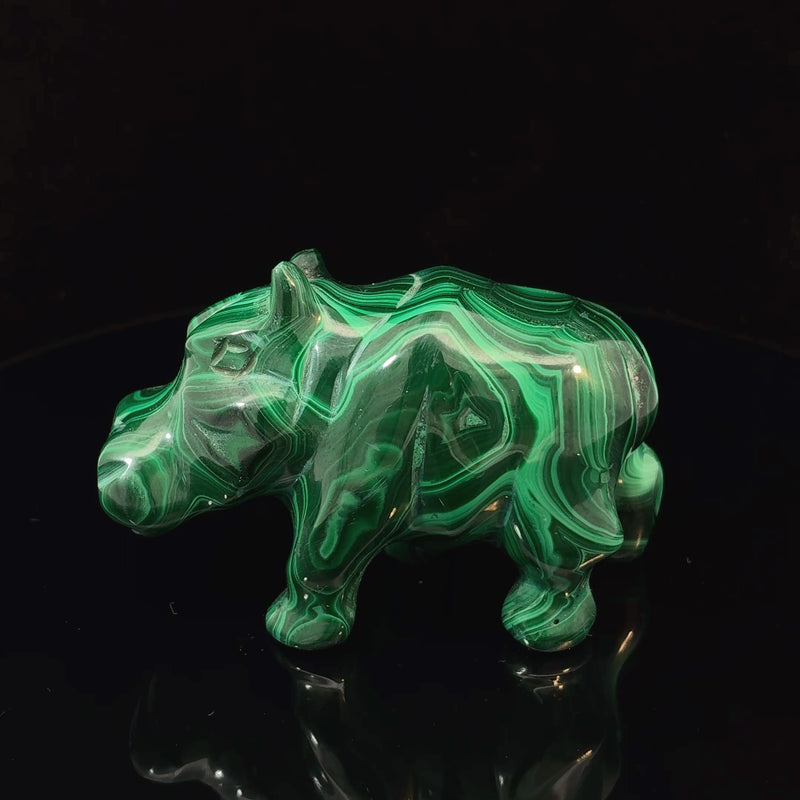 carved natural malachite hippopotamus from DR Congo, 149 grams, measuring 69 x 46 x 28 mm