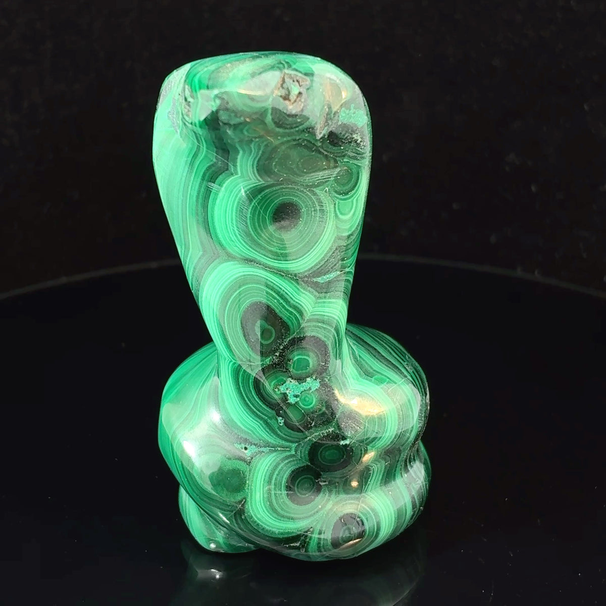 Hand carved natural Malachite cobra sculpture from Congo, 116 grams, measuring 69 x 36 x 28 mm