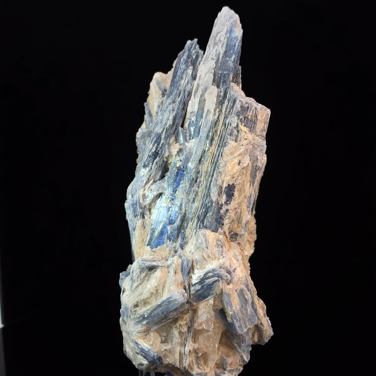 Natural blue kyanite crystal specimen from Brazil, 269 grams, measuring 110 x 50 x 41 mm