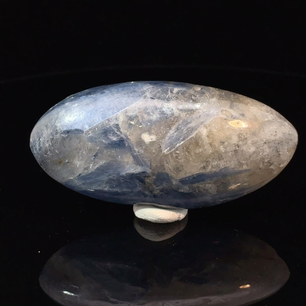 Polished blue kyanite mini palm stone natural crystal, 35 grams, measuring 54 x 26 x 16 mm
